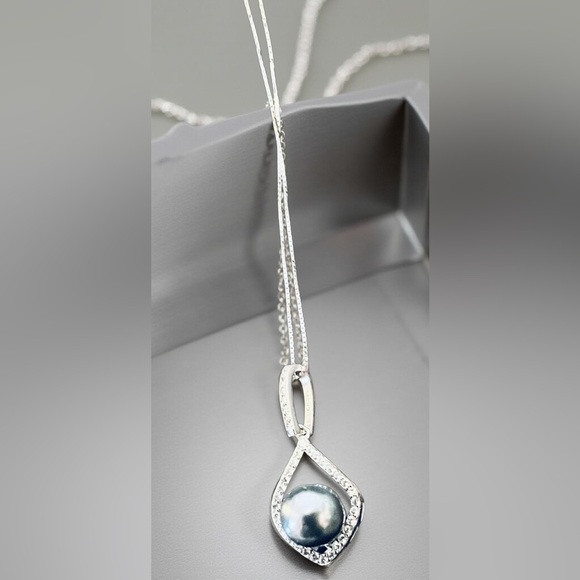 Lustrous Silver and Black Pearl Necklace - Picture 1 of 6